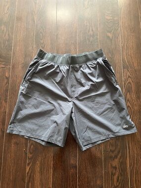 ALO Yoga Men’s Dark Gray Athletic Shorts